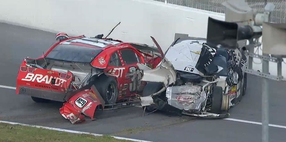 Accident incredibil la NASCAR: peste 20 de spectatori raniti la Daytona 500 Accident incredibil la NASCAR: peste 20 de spectatori raniti la Daytona 500