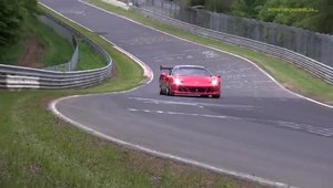 Accident la 200+ km/h: Un Ferrari de curse face cunostinta cu parapetii 'Ring-ului