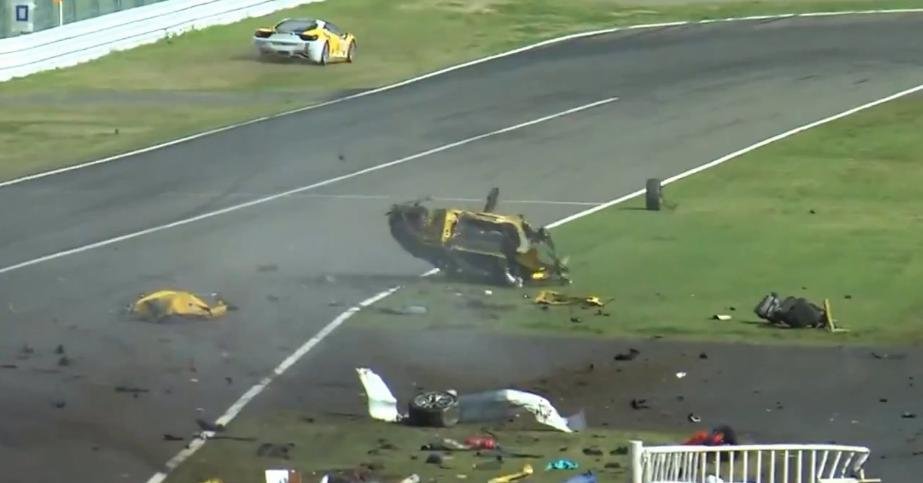 Accident la 320 km/h: un Ferrari se spulbera pe circuitul Suzuka