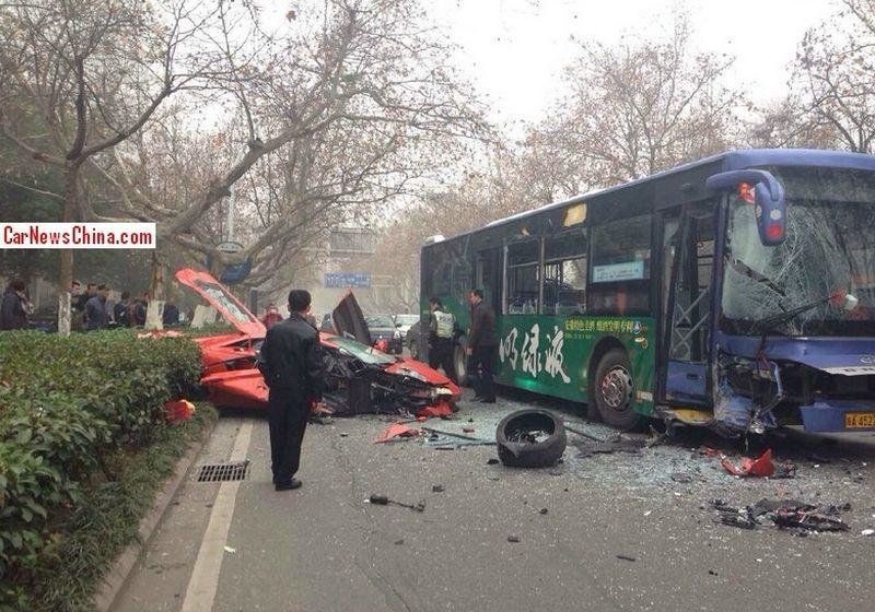 Accident Lamborghini Aventador