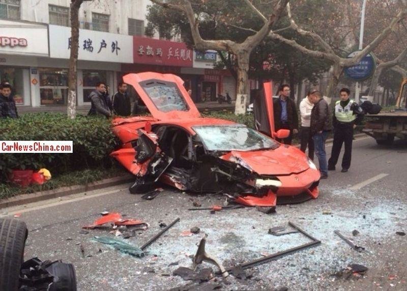 Accident Lamborghini Aventador