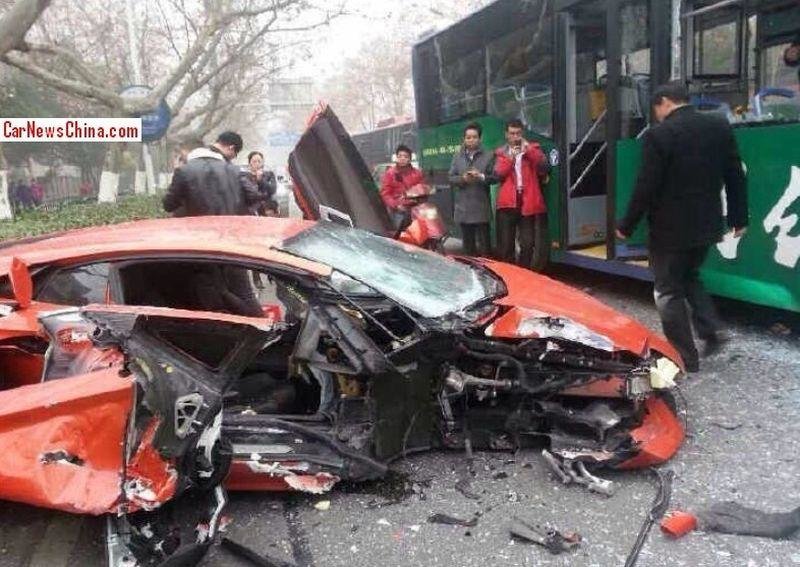 Accident Lamborghini Aventador