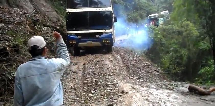 Accident mortal pe Drumul Mortii din Bolivia Accident mortal pe Drumul Mortii din Bolivia