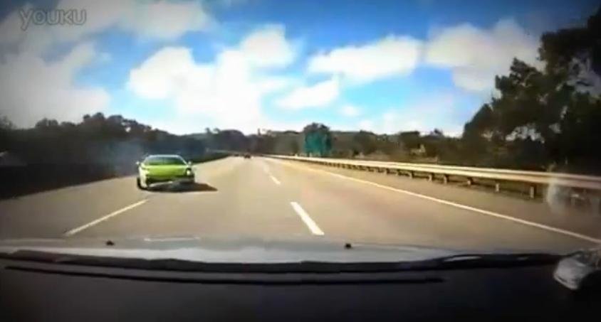 Accident pe autostrada cu un Lamborghini Gallardo Accident pe autostrada cu un Lamborghini Gallardo