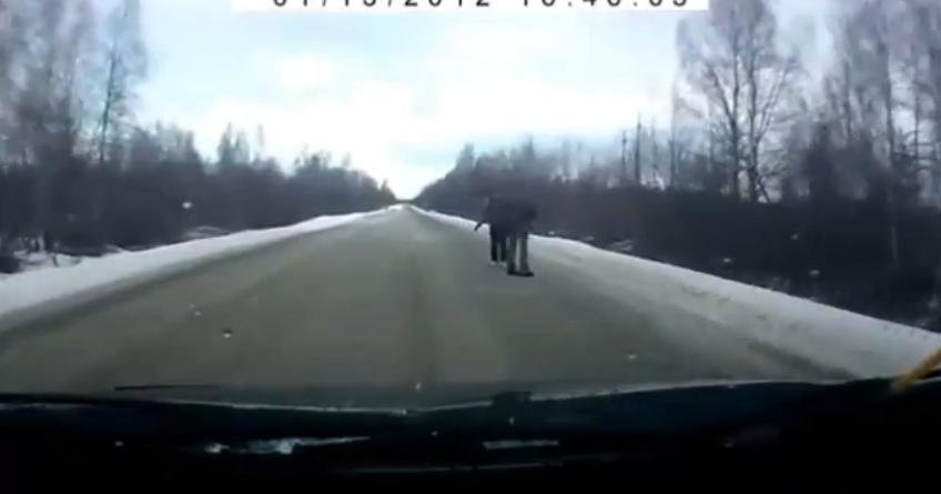 Accident provocat de autostopisti. In Rusia, evident! Accident provocat de autostopisti. In Rusia, evident!
