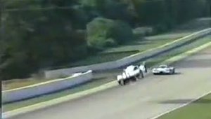 Accident spectaculos cu Porsche 911 GT1