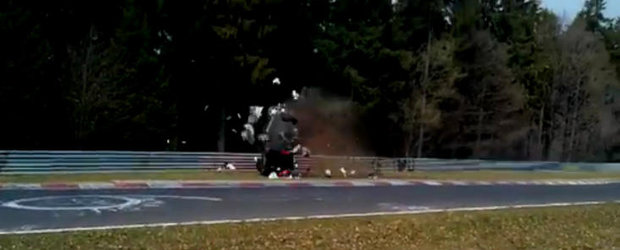 Accident teribil la Nurburgring: O Honda CR-V se rastoarna in Iadul Verde