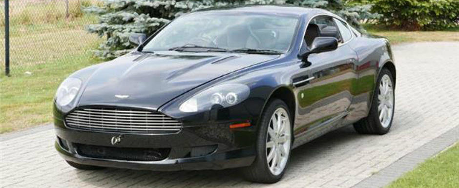 Acest Aston Martin din 2004 costa astazi cat o Dacie, insa are o problema care il face complet inutilizabil