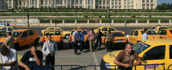Actiune de protest a taximetristilor bucuresteni Actiune de protest a taximetristilor bucuresteni