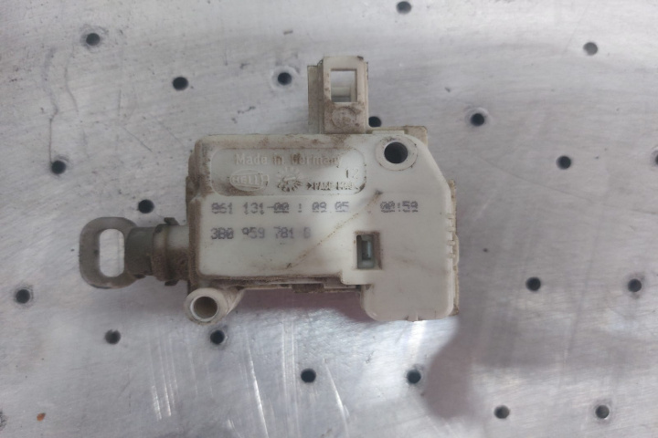 Actuator deschidere usita rezervor Volkswagen VW Golf 4 [1997 - 2006] Hatchback 5-usi 1.4 MT (75 hp)