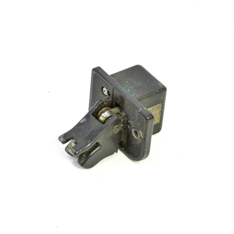 Actuator Electronic Inchidere / Deschidere Capota Portbagaj / Haion Mercedes-Benz S-CLASS (W220) 1998 - 2005 2207500484, 220 750 04 84, A 220 750 04 84, A2207500484