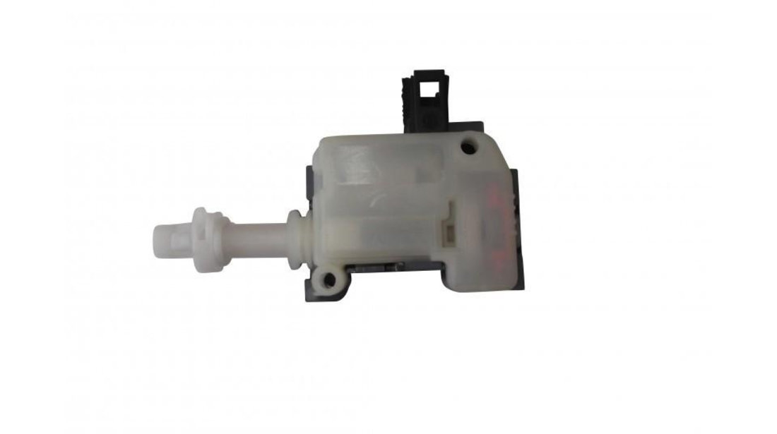 Actuator incuietoare broasca usa Volkswagen VW PASSAT (3B2) 1996-2001 #3 007546071