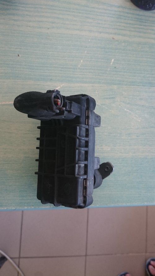 Actuator motoras turbina Mercedes 6NW008412 GARRETT 712120
