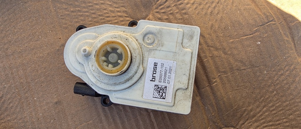 Actuator / Servomotor / Motoras grila activa BMW X2 F39 / BMW X1 F48 2018 2019 2020 2021