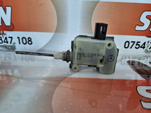 Actuator usa rezervor Mercedes-Benz C-Class (2001-2007) [W203] 2.2 Motorina 2003, A2038201997