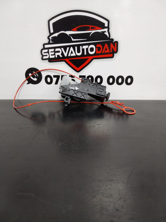 Actuator usa rezervor Mercedes-Benz C-Class (2014->) [W205] 2.2 Motorina 2014, A2048200072