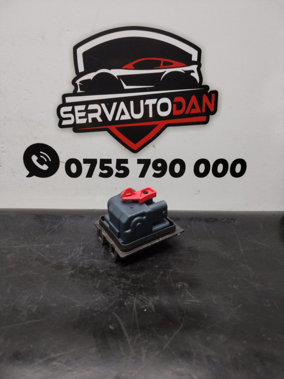 Actuator usa rezervor Mercedes-Benz C-Class (2015->) [W205] 2.2 Motorina 2016, A0008207703