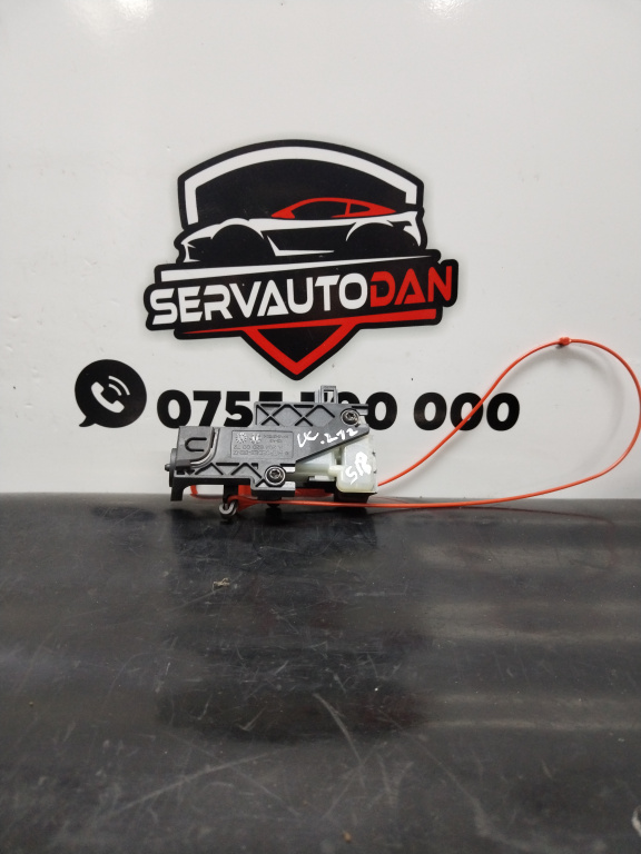 Actuator usa rezervor Mercedes-Benz E-Class (2009->) [W212] 3.0 Motorina 2010, A2048200072