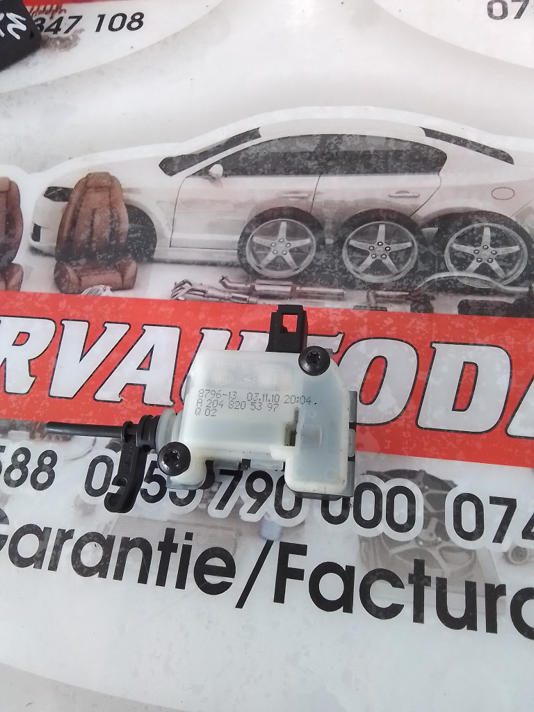 Actuator usa rezervor Mercedes-Benz E-Class (2010->) [A207] 2.2 Motorina 2012, A2048205397