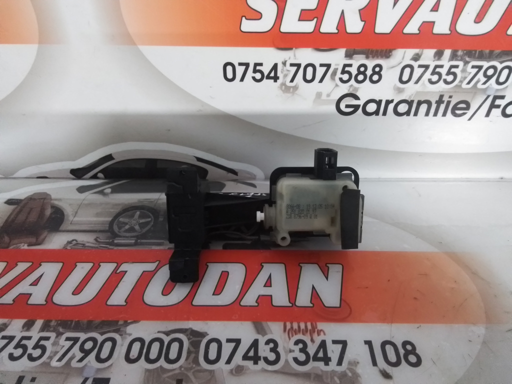 Actuator usa rezervor Mercedes-Benz S-Class (2005-2009) [W221] 3.0 Motorina 2008, A2518200197