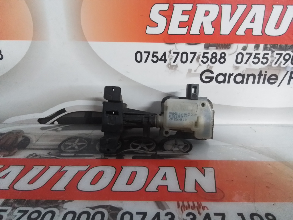 Actuator usa rezervor Mercedes-Benz S-Class (2005-2009) [W221] 3.0 Motorina 2008, A2518200197