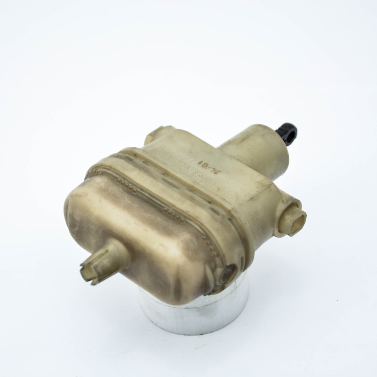 Actuator Vacuumatic Mercedes-Benz S-Class (W220) 1998-2005 Broasca Haion / Capota Portbagaj A2208000575