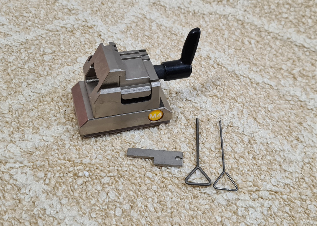 Adaptor M4 pentru masina taiat chei Xhorse Condor Dolphin XP005 sau XC-MIN