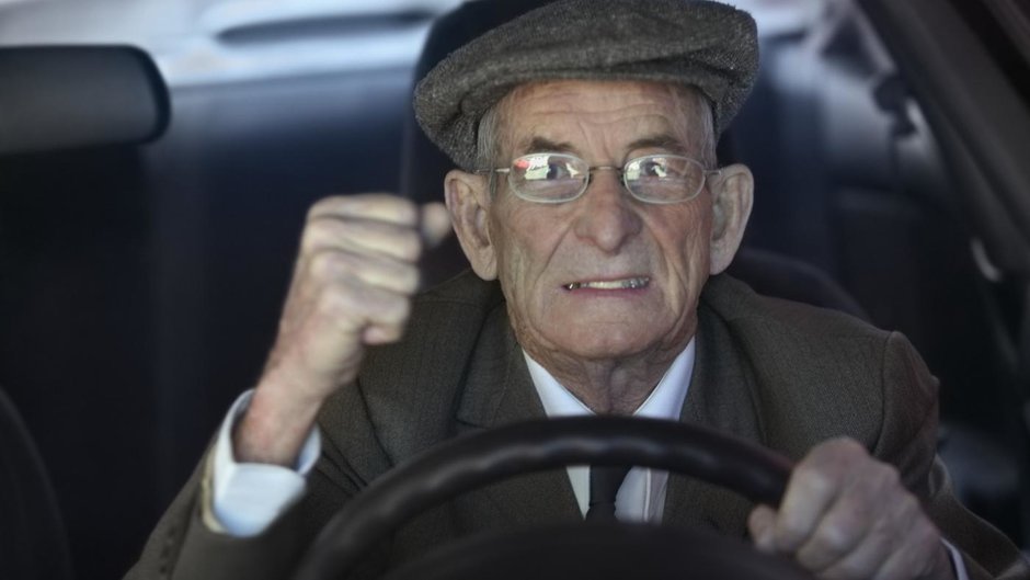 Adio, pensionari la volan! Permisele celor cu probleme de sanatate vor fi anulate Adio, pensionari la volan! Permisele celor cu probleme de sanatate vor fi anulate