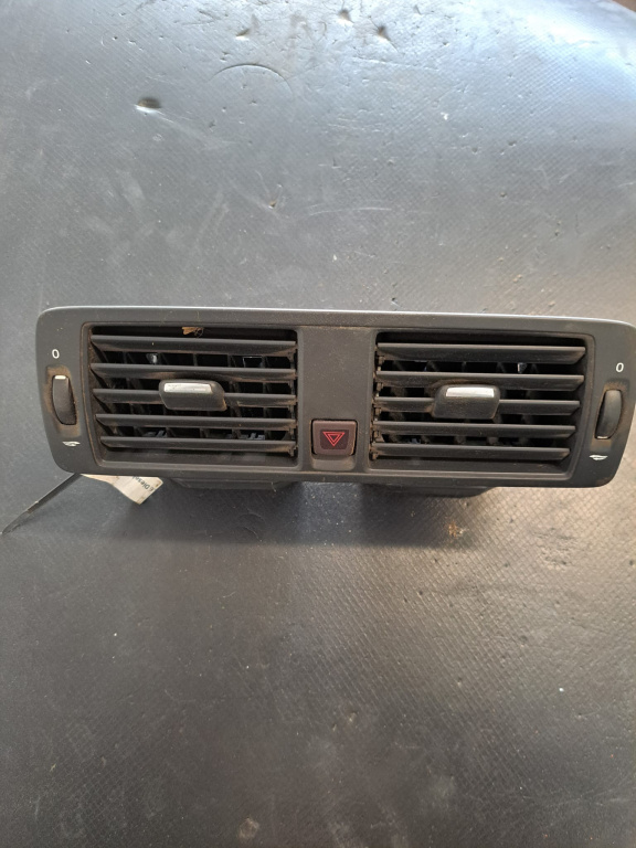 Aerisire de bord (grilă de aerisire) Volvo V50 UK1532507-32 - COD y01145p