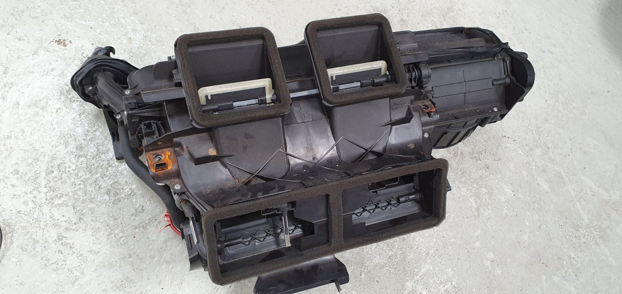 Aeroterma bord BMW Seria 3 E90 E91 2005 2006 2007 2008