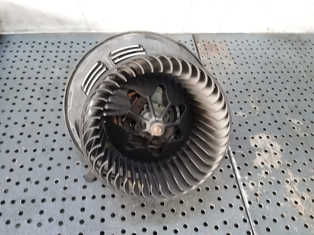 Aeroterma ventilator habitaclu 2.0 d bmw seria 3 e90 985465s 6411693366308