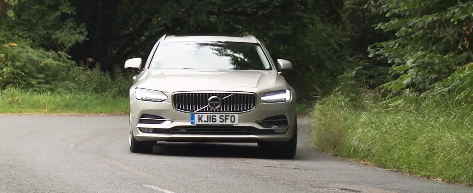 Ai putea sfarsi curand cu unul in parcare. Elementele care fac din noul Volvo V90 un model pe care il vrei in mainile tale Ai putea sfarsi curand cu unul in parcare. Elementele care fac din noul Volvo V90 un model pe care il vrei in mainile tale