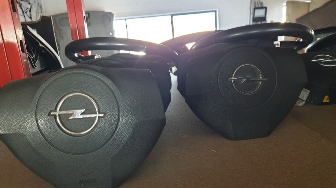 Airbag capac volan stanga Europa Opel Astra H Zafira B 1 mufa 2 mufe