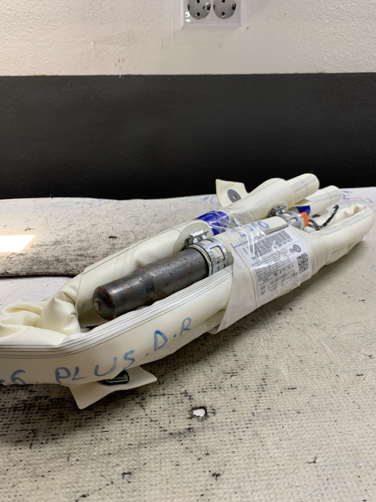 Airbag cortina dreapta Volkswagen Golf 6 Plus 1.6 Motorina 2010, 5M0880742G