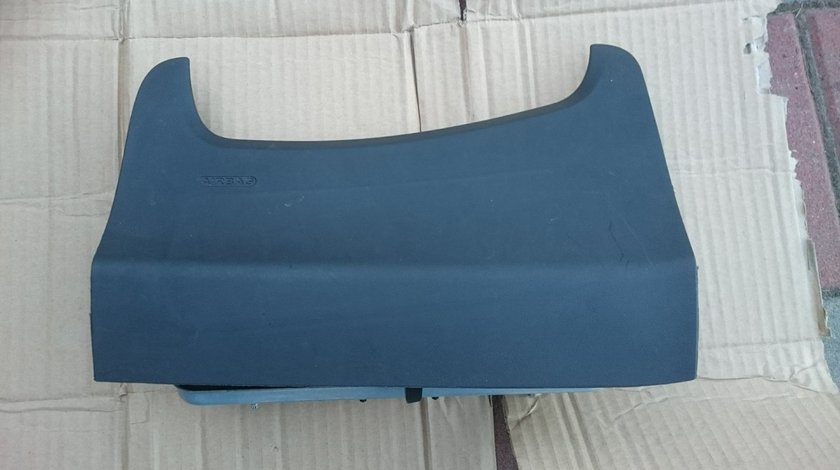 Airbag genunchi FORD FIESTA MK 7