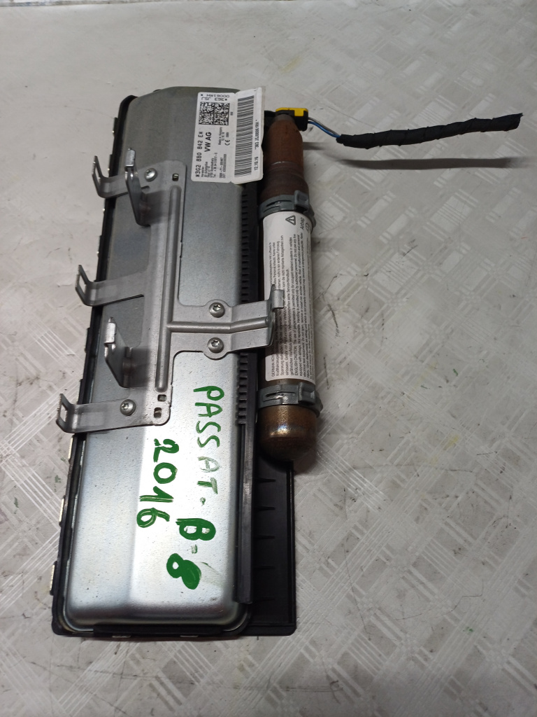 Airbag genunchi Volkswagen Passat B8 2.0 Motorina 2016, 3G2880842E