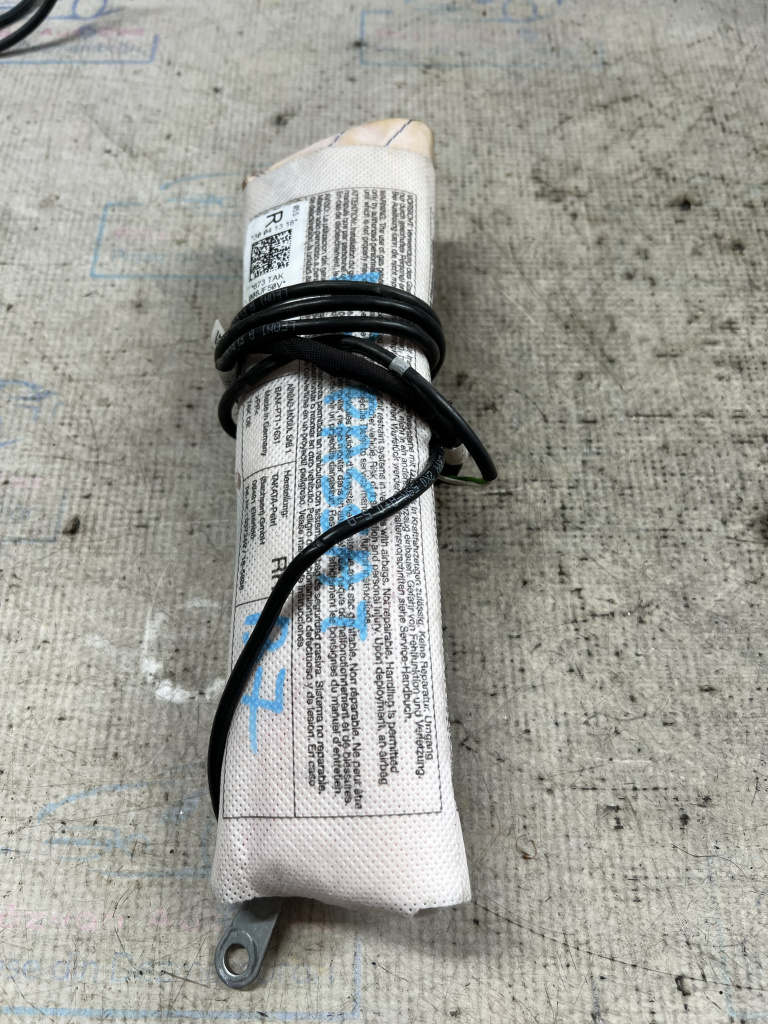 Airbag scaun dreapta fata Volkswagen Passat B7 2012, 3AA880242