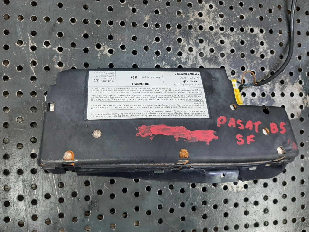 Airbag scaun stanga fata vw passat b5 3b0880239f
