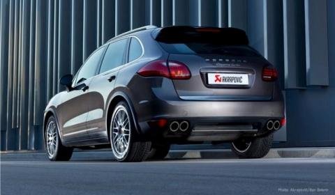 Akrapovic lanseaza evacuare pentru Porsche Cayenne