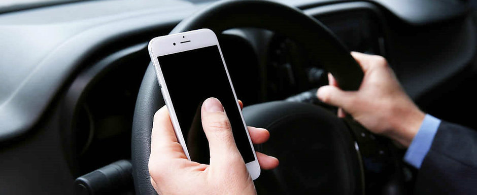 Alesii neamului s-au razgandit. Nu mai primesti amenda daca tii telefonul in mana in timp ce conduci Alesii neamului s-au razgandit. Nu mai primesti amenda daca tii telefonul in mana in timp ce conduci