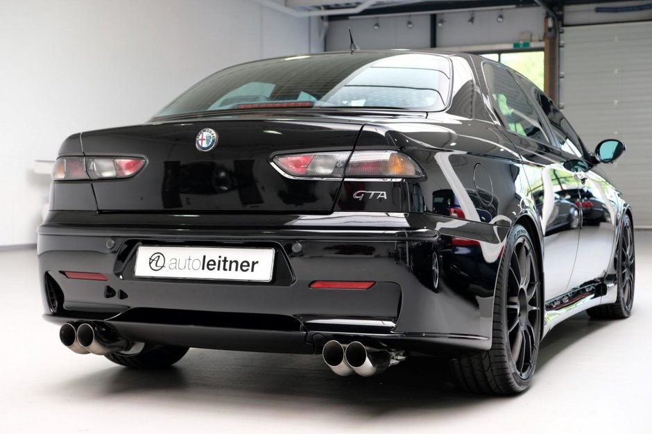 Alfa Romeo 156 GTA cu accesorii Novitec