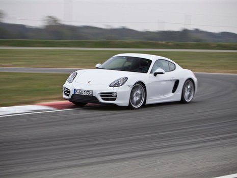 Alfa Romeo 4C vs Porsche Cayman