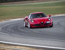 Alfa Romeo 4C vs Porsche Cayman