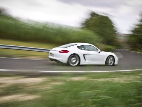 Alfa Romeo 4C vs Porsche Cayman