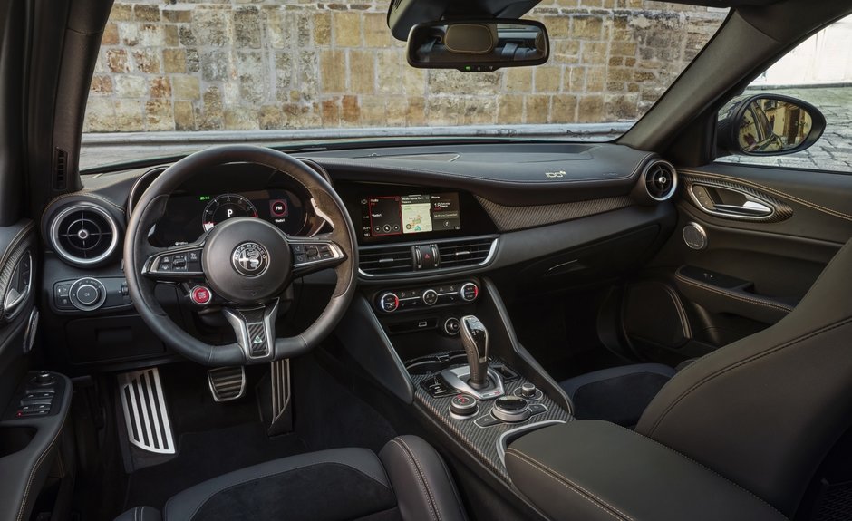 Alfa Romeo Giulia Quadrifoglio 100° Anniversario si Alfa Romeo Stelvio Quadrifoglio 100° Anniversario