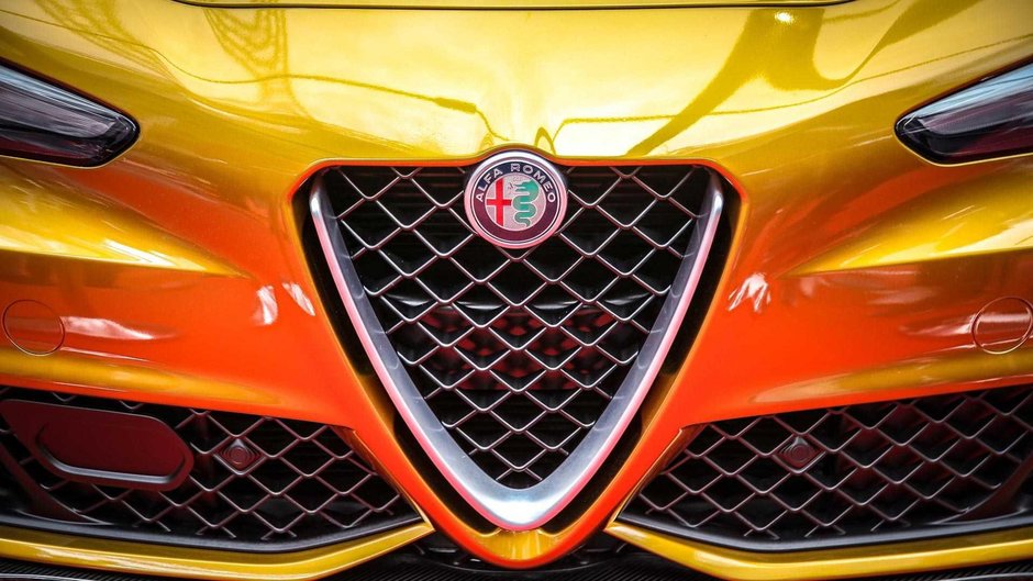 Alfa Romeo Giulia Quadrifoglio Ochre