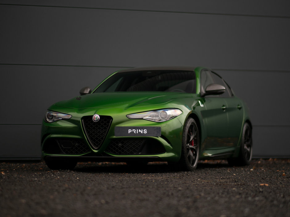 Alfa Romeo Giulia Quadrifoglio pe verde