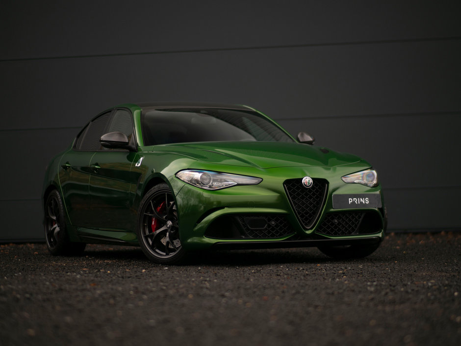 Alfa Romeo Giulia Quadrifoglio pe verde