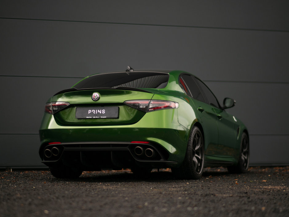 Alfa Romeo Giulia Quadrifoglio pe verde