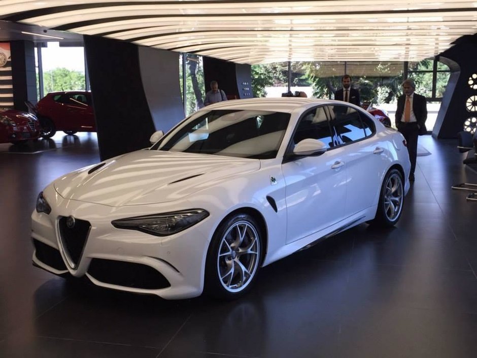 Alfa Romeo Giulia QV in alb